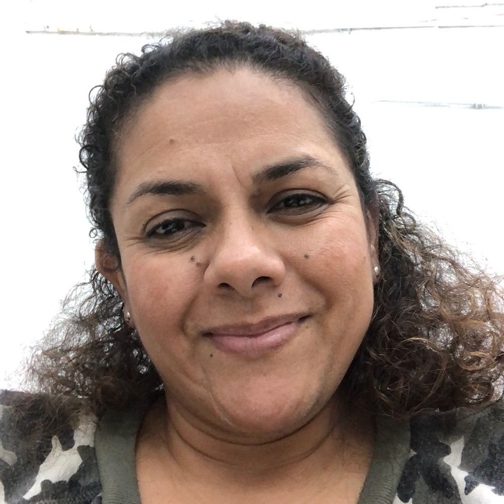 Meet your Posher, Deyanira